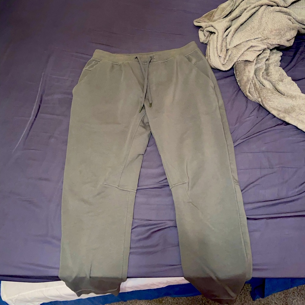 Lululemon brand new without tags joggers size XL